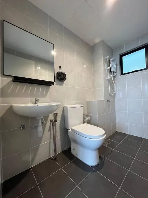 שאה אלאם Setia Alam 3R2B 6Pax Apartment  שאה אלאם